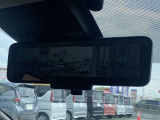 荷物や人でバックミラーが見えずらい時ありませんか?インテリジェントルームミラーはカメラの映像をミラーに映すことができます!