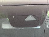 【スマートシティブレーキサポート】低速走行中に前方の車両等を認識し、衝突しそうな時は警報とブレーキで衝突回避と被害軽減をアシスト。より安全にドライブをお楽しみいただけます。
