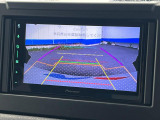 【バックカメラ】駐車時に後方がリアルタイム映像で確認できます。大型商業施設や立体駐車場での駐車時や、夜間のバック時に大活躍!運転スキルに関わらず、今や必須となった装備のひとつです!