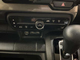 運転席から各種ボタン操作がしやすい設計♪シンプルでありながら質感にもこだわりを感じる素敵なデザインです!