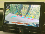 【バックカメラ】駐車時に後方がリアルタイム映像で確認できます。大型商業施設や立体駐車場での駐車時や、夜間のバック時に大活躍!運転スキルに関わらず、今や必須となった装備のひとつです!