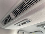 リアシーリングファンも付いておりますので、車内の空気の循環にも役立ちます。