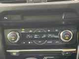【左右独立型フルオートエアコン】運転席と助手席でそれぞれお好みの温度に設定可能。同乗者にも配慮した、快適な空調をお届け致します。