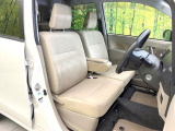 運転席シート廻りは使用感も少なく、良好な状態となっています。丁寧に使われていたことがよくわかりますね。