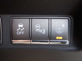 【VDC】運転操作やクルマの速度を検知して、ブレーキやエンジン出力の制御を 自動的に行い、滑りやすい路面やカーブを曲がるときや障害物を回避するときにクルマ の横滑りを軽減し、運転に安心感を与えます。