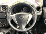 インテリアに合わせたデザインのステアリングは、運転される方のことも考え、運転しやすい形状、大きさです。是非一度、実際に触ってお確かめください。
