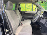 運転席まわりには十分なスペースがあり、大柄な方でもゆったり運転していただける環境です。