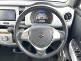 インテリアに合わせたデザインのステアリングは、運転される方のことも考え、運転しやすい形状、大きさです。是非一度、実際に触ってお確かめください。