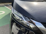 LEDヘッドランプは、白く明るいのが特徴です