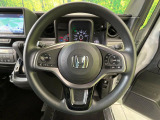インテリアに合わせたデザインのステアリングは、運転される方のことも考え、運転しやすい形状、大きさです。是非一度、実際に触ってお確かめください。