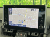 【メーカー純正9型ナビ】インテリアに溶け込むスタイリッシュな「専用設計」メーカーナビを装備♪視認性や操作性など基本性能にも優れ、より上質なカーライフをお楽しみいただけます。