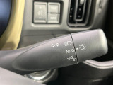 【オートライト】周りの明るさに応じて自動でヘッドライトの点灯・消灯ができる機能です!ライトの付け忘れ・消し忘れなどが無くなり、雨の日や夕方の走行も安心!トンネル通過時も便利ですね♪