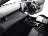 高いホールド性で運転姿勢が安定します。長距離ドライブでも疲れにくいのが魅力です。快適なドライビングライフをお送りください♪