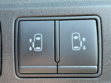 【両側パワースライドドア】スマートキーや運転席のスイッチで後席両側スライドドアの開閉が可能♪電動だから力を入れてドアを開ける必要が無く、小さなお子様でも簡単に開け閉めでき快適です♪