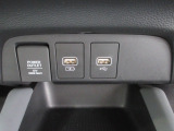 アクセサリーソケットにUSBポートも装備してます。ナビのAV出力や携帯電話の充電などに便利です。