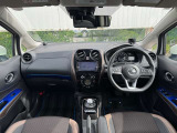 視界広々で運転しやすいインパネ