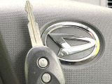 【キーレス】少し離れた場所からでもボタン一つでドアの開錠・施錠ができるのでとっても便利!ドアの鍵穴周りに傷をつけることもありません♪
