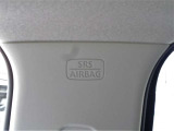 SRSカーテンエアバッグが装備されてます。側面衝突時や転倒時に頭部を保護します
