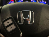 【Hondaスマートキー】カバンやポケットに入れたままでもドアの施錠・解錠が可能なスマートキーを装備。エンジンのオン・オフ時もカギを取り出す必要が無いからとっても便利です♪