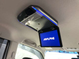 家族みんながうれしい後席専用モニター。アルパインTMX-R2100