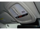 読書灯の他に、万が一のトラブルにご対応しますボルボコールセンターに車両から繋げる事が可能です。