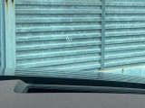 運転視界の遠方上方に虚像を投影することで前を見ながら情報の視認ができます。本当にドライバーが必要な情報を適切に伝え、楽しんで頂くことを考えた新世代装備です。※虚像は2.6m前方に浮かぶイメージです。