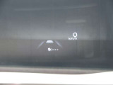 ヘッドアップディスプレイは車速、走行支援システム等、様々な機能の作動状態をフロントガラスに投影することができます。