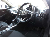 マツダの考える「安全」の第一歩は、正しいドライビングポジションでの運転です。オルガン式アクセルペダルを初め、理想的な姿勢が取れるペダルレイアウトで、安全運転をサポートしてくれます。