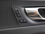 運転席には2人分のメモリー機能付パワーシート