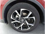 かっこいいホイールですね。 車のイメージを大きく左右するホイール部分はコダワリを持ちたいですね。