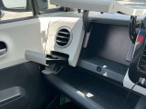 車検証などが収納できるグローブボックスも完備!