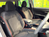 運転席まわりには十分なスペースがあり、大柄な方でもゆったり運転していただける環境です。