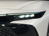 【三眼LEDヘッドライト】スタイリッシュな見た目の三眼LEDヘッドライトを装備♪スタイルだけでなく、夜間の走行も視界良好で安心してお乗りいただけます。
