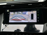 バックカメラは4カメラを使用した360&deg;ビジョンで視認性も良く安心です。