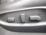 【電動シ-ト】運転席・助手席高級車の必須装備ですね!