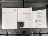キーを携帯していればリクエストスイッチを押すだけでドアの開錠・施錠が可能です。しかもキーを差し込むことなくエンジンの始動・停止も可能です。取扱説明書・メンテナンスノートが揃っていますので安心です。