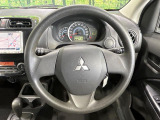 インテリアに合わせたデザインのステアリングは、運転される方のことも考え、運転しやすい形状、大きさです。是非一度、実際に触ってお確かめください。