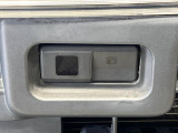 【スマートアシスト】走行中に前方の車両等を認識し、衝突しそうな時は警報とブレーキで衝突回避と被害軽減をアシスト。より安全にドライブをお楽しみいただけます。