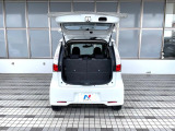 普段のお買い物や通勤、送迎等に十分な荷室スペースを確保しております。セカンドシートを倒すと、大きな荷物の積載も可能です♪