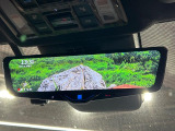 【デジタルインナーミラー】後席の大きな荷物や同乗者で後方が確認しづらい時でも安心!カメラが撮影した車両後方の映像をルームミラー内に表示。クリアな視界で状況の確認が可能です!