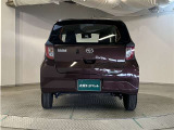 バックカメラが付いているので後方確認が非常にしやすいです。今や運転初心者も熟練者も必須装備!ついていて損はないですね♪