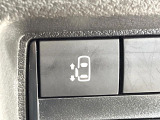 【パワースライドドア】スマートキーや運転席のスイッチでスライドドアの開閉が可能♪電動だから力を入れてドアを開ける必要が無く、小さいお子様でも、重い荷物を持っている時もラクに開け閉めできます♪