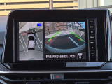 アラウンドビューモニター。上空から見下ろしているような映像で、スムースな駐車をサポートします。
