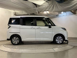 運転席側も電動スライドドアになってます。ショッピングなどでのお買い物時手がふさがっていてもドアに軽く触れるかリモコンで開閉できるので便利です!