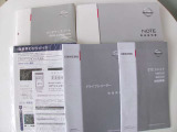 「取扱説明書」「保証書」揃ってます^^お車の操作方法や、トラブル回避方法が記載されているため、意外と役に立ちます。