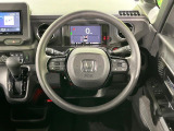 【車線維持支援システム】高速道路走行時、車線からはみ出しそうな時にステアリングを制御。より安心・安全な運転をサポートしてくれます!