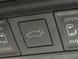 【パワーバックドア】スマートキーや運転席のボタンを押すだけでリアゲートが自動で開閉します!荷物を持っている時や、高い位置にあるバックドアを閉める際に便利な機能です♪