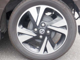 15インチアルミホイール!!格好良くてホイールがあなたの愛車をいっそう輝かせます☆