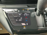 オートエアコン!おおきなアイコンでタッチしやすいパネルです。空調管理はクルマ任せで、運転を楽しみましょ♪