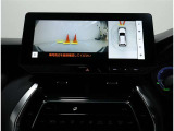 パノラミックビューモニター装備!トップビュー&フロントビュー・車両に取り付けたフロント、サイド、バックカメラの映像を合成して画面上に表示させることで、低速時の運転を補助する装置です。